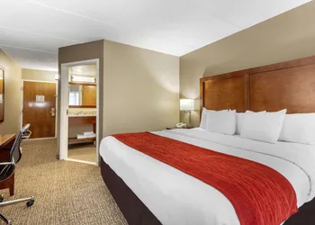 Comfort Inn & Suites Hamilton Place hotel thumbnail 5