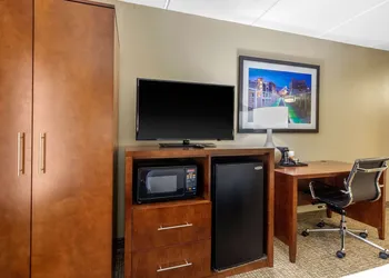 Comfort Inn & Suites Hamilton Place hotel thumbnail 6