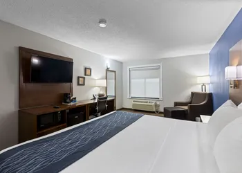 Comfort Inn & Suites Hazelwood - St. Louis hotel thumbnail 4