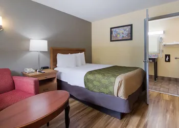Econo Lodge Battleboro - Rocky Mount I-95 hotel thumbnail 4