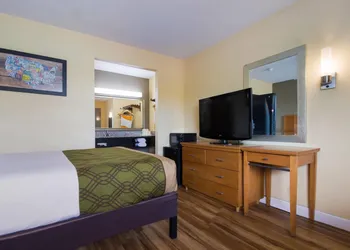 Econo Lodge Battleboro - Rocky Mount I-95 hotel thumbnail 7