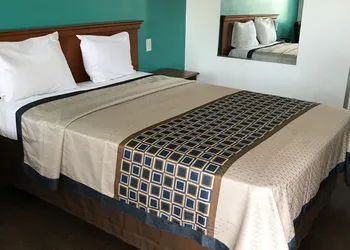 Scottish Inns Long Beach hotel thumbnail 2