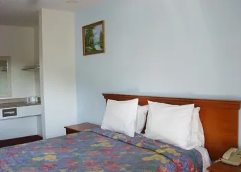 Scottish Inns Long Beach hotel thumbnail 6