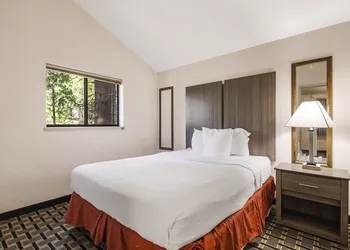 Northern Queen Inn hotel thumbnail 6