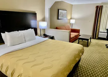 Quality Inn & Suites Pine Bluff hotel thumbnail 5