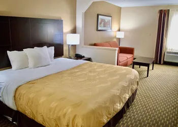 Quality Inn & Suites Pine Bluff hotel thumbnail 6
