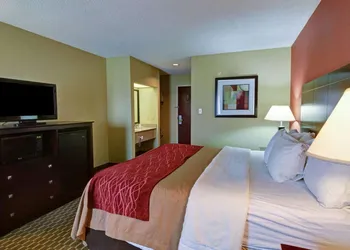 Quality Inn & Suites Pine Bluff hotel thumbnail 7