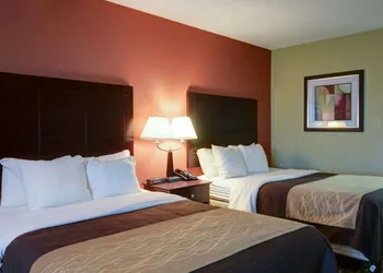 Quality Inn & Suites Pine Bluff hotel thumbnail 8