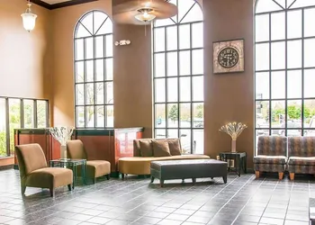Baymont by Wyndham Flint Airport North hotel thumbnail 3