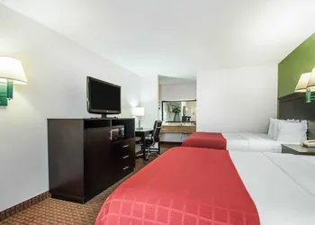Quality Inn Savannah South hotel thumbnail 8