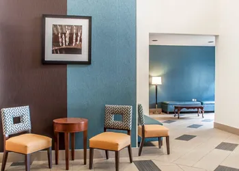 Comfort Inn & Suites Hamburg - Buffalo South hotel thumbnail 4
