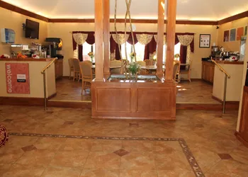 Quality Inn hotel thumbnail 2