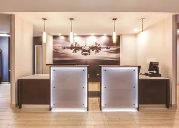 La Quinta Inn & Suites by Wyndham Philadelphia Airport hotel thumbnail 2
