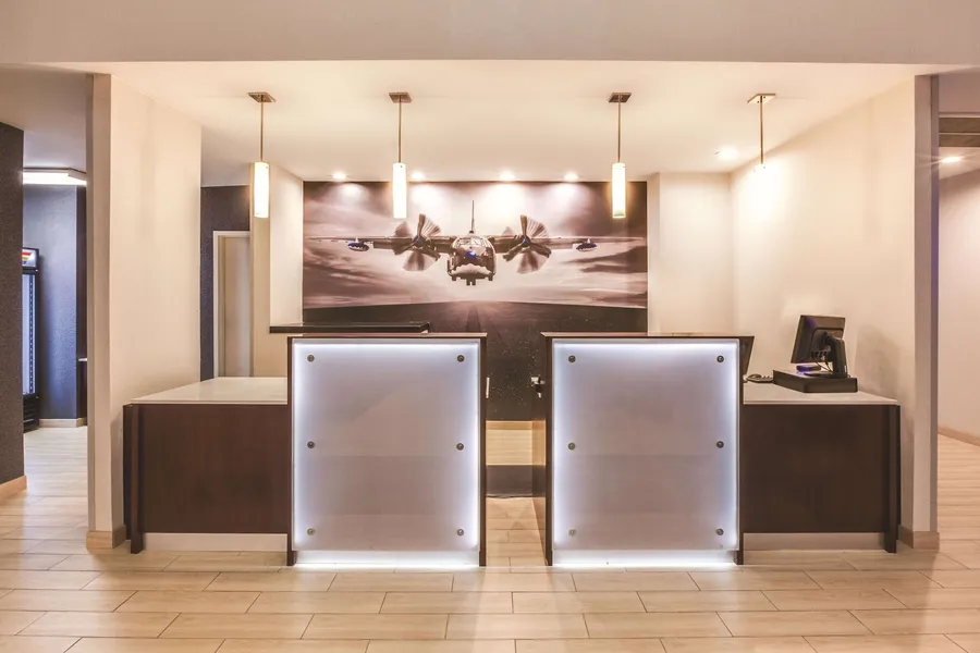 La Quinta Inn & Suites by Wyndham Philadelphia Airport hotel detail image 2