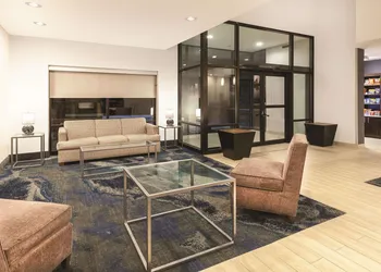 La Quinta Inn & Suites by Wyndham Philadelphia Airport hotel thumbnail 6