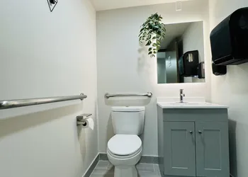 Wingate by Wyndham Williamsburg hotel thumbnail 2