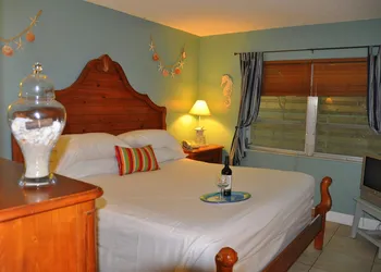 Lido Islander Inn hotel thumbnail 3