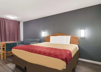 Econo Lodge Calhoun North Damascus hotel thumbnail 6