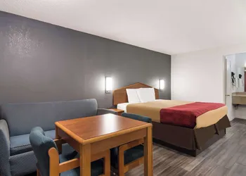 Econo Lodge Calhoun North Damascus hotel thumbnail 8