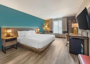 Comfort Inn & Suites Cookeville hotel thumbnail 7