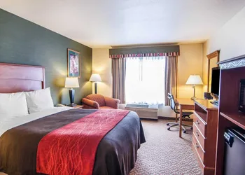 Comfort Inn & Suites Salem Northeast hotel thumbnail 3
