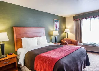 Comfort Inn & Suites Salem Northeast hotel thumbnail 6
