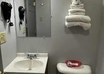 Relax Inn hotel thumbnail 8