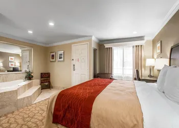 Quality Inn Downey hotel thumbnail 7