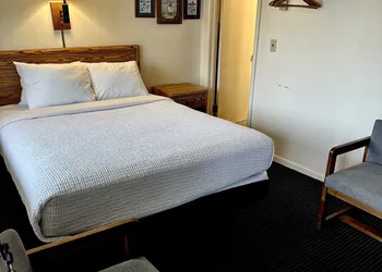 Sunrise Beach Motel hotel thumbnail 8