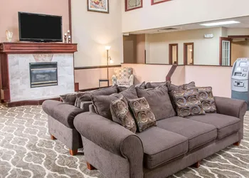 Country Inn & Suites By Radisson, Battle Creek, MI hotel thumbnail 3