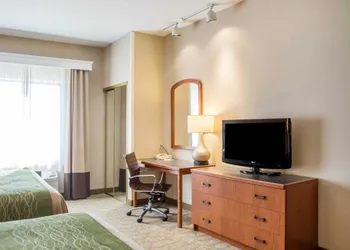 Comfort Inn & Suites West Chester - North Cincinnati hotel thumbnail 4