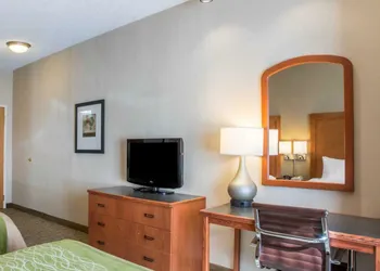 Comfort Inn & Suites West Chester - North Cincinnati hotel thumbnail 6