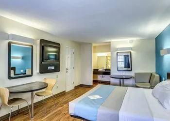 Motel 6 Dickson, TN hotel thumbnail 8