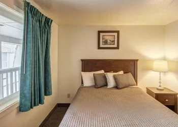 Surfside Resort hotel thumbnail 2
