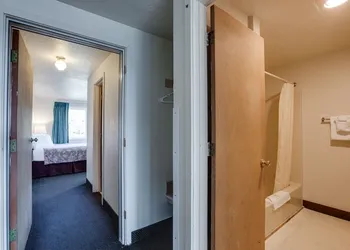 Surfside Resort hotel thumbnail 4