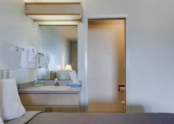 Surfside Resort hotel thumbnail 8