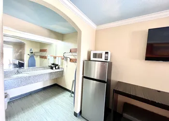 Luxury Inn & Suites Liberty hotel thumbnail 5