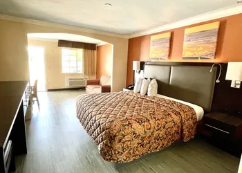 Luxury Inn & Suites Liberty hotel thumbnail 6