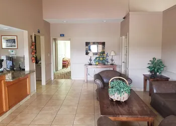 Scottish Inn & Suites hotel thumbnail 2