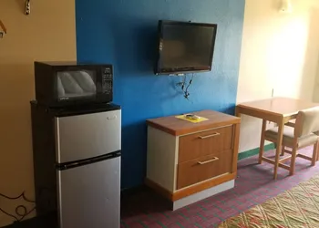 Scottish Inn & Suites hotel thumbnail 5