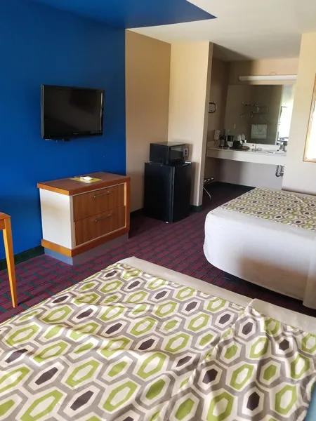 Scottish Inn & Suites hotel detail image 6
