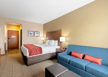 Comfort Inn and Suites Fredericksburg hotel thumbnail 7