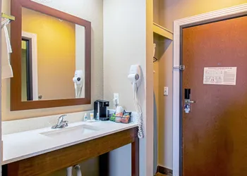 Comfort Inn and Suites Fredericksburg hotel thumbnail 8