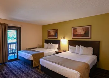 Sunset Bay Resort & Suites hotel thumbnail 4