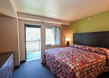 Sunset Bay Resort & Suites hotel thumbnail 7