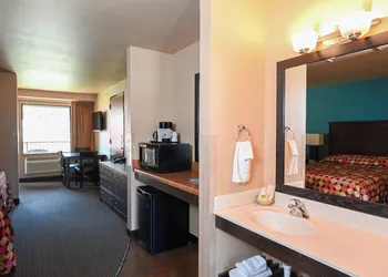 Sunset Bay Resort & Suites hotel thumbnail 8