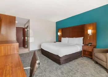 Comfort Inn Manchester Airport hotel thumbnail 8