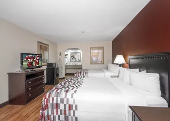 Red Roof Inn & Suites Oxford hotel thumbnail 3