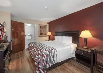 Red Roof Inn & Suites Oxford hotel thumbnail 4