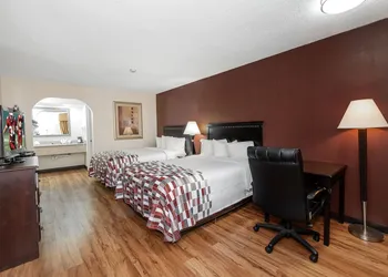 Red Roof Inn & Suites Oxford hotel thumbnail 6